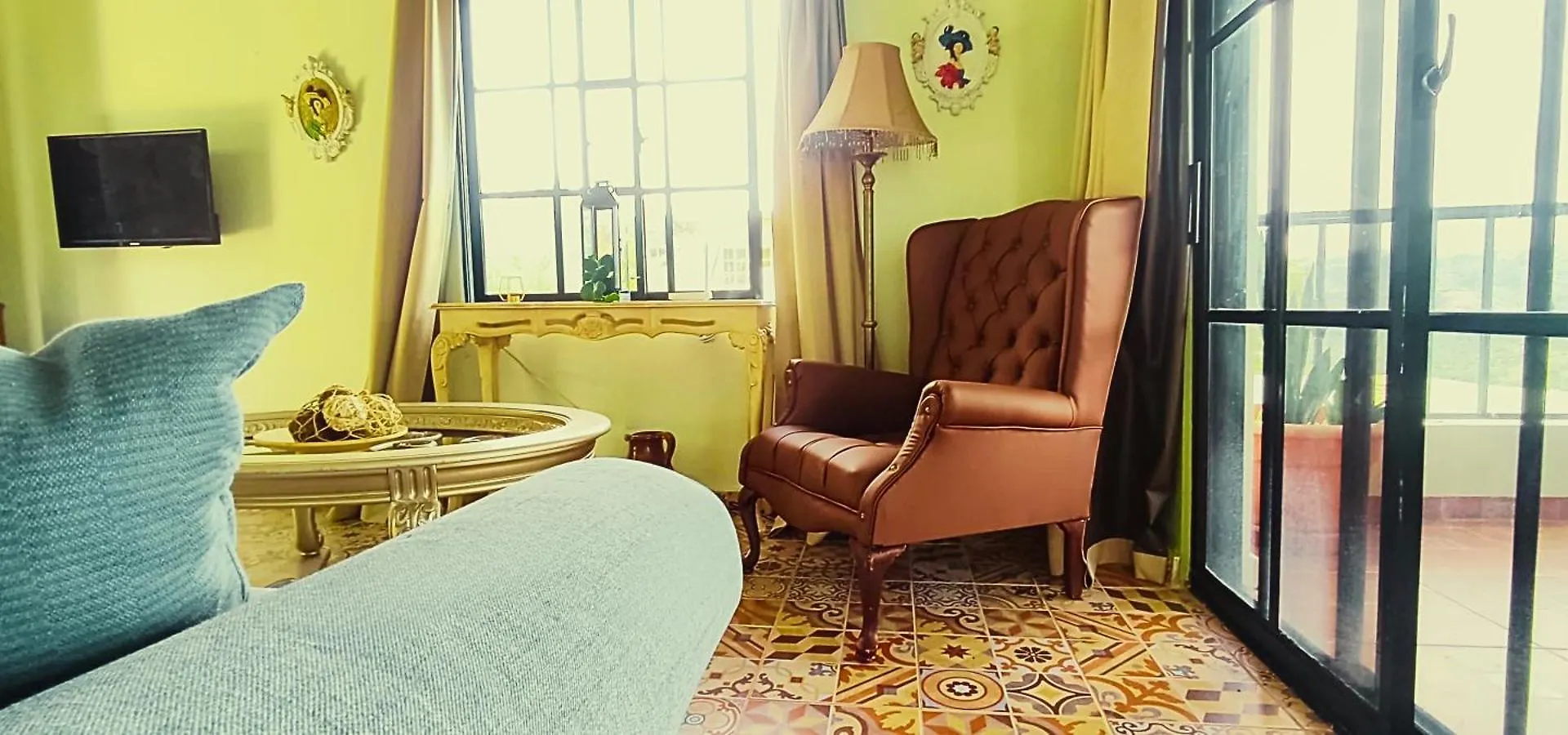 Colonial Suite Constanza Arroyo Frío 0*,